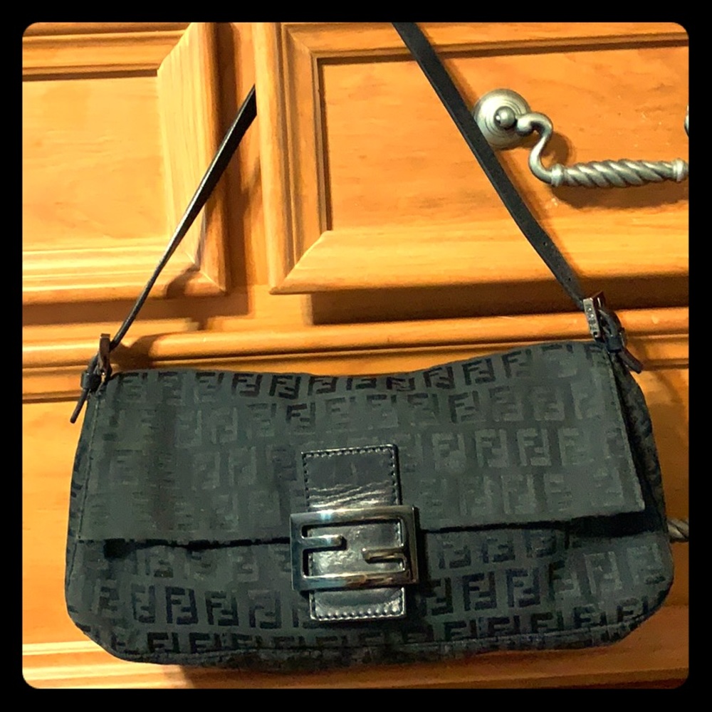 Authentic Fendi black shoulder bag with logo.